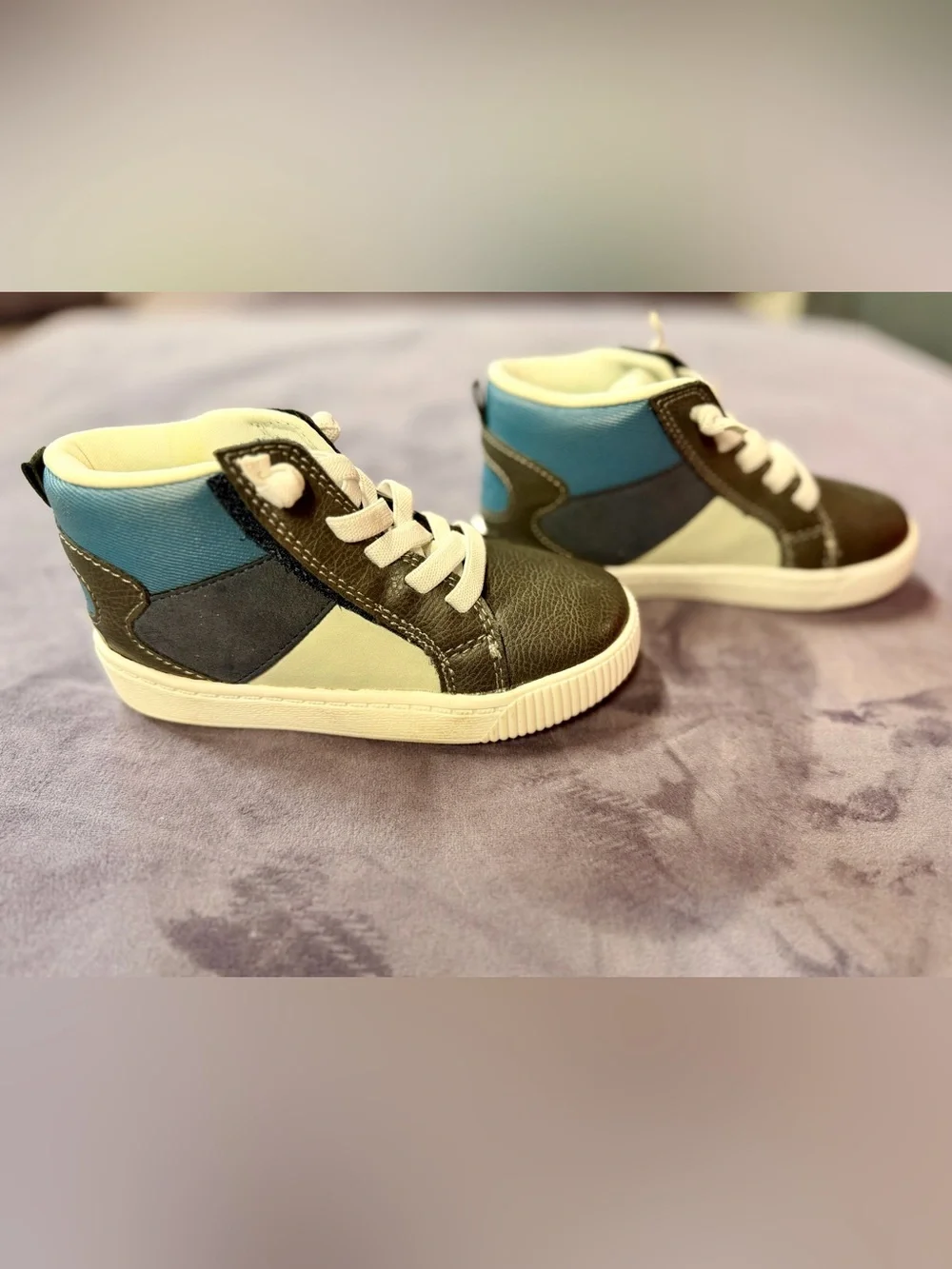 Carters▪️ High-Top Sneakers▪️Size 10T